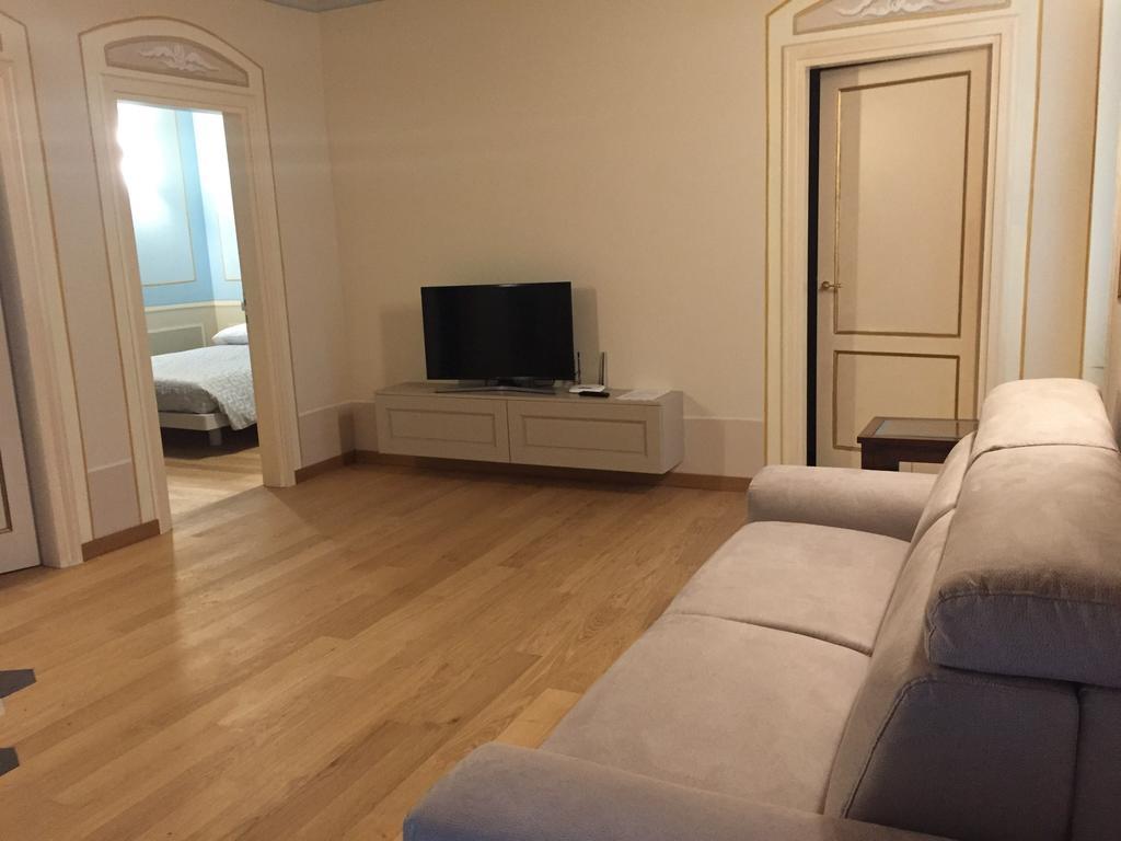 Palazzo Carasi Apartments Crémone Extérieur photo